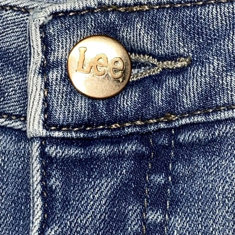 Lee Denim Jeans 32x29 Light Blue Wash Classic‎ Fit Five Pocket Distressed Casual
